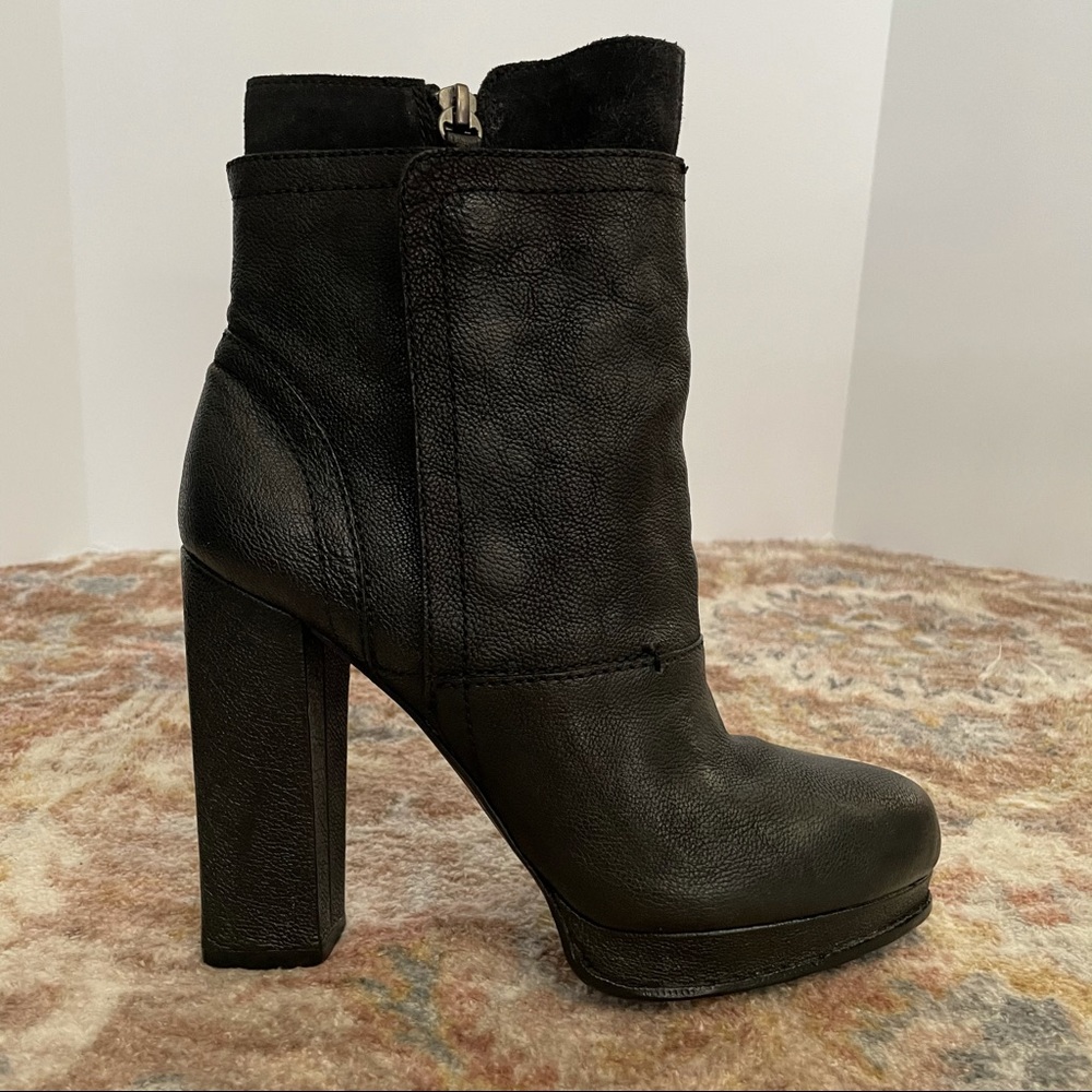 Vera Wang Marilyn Booties Black Leather EUC Size 7 - Picture 8 of 15